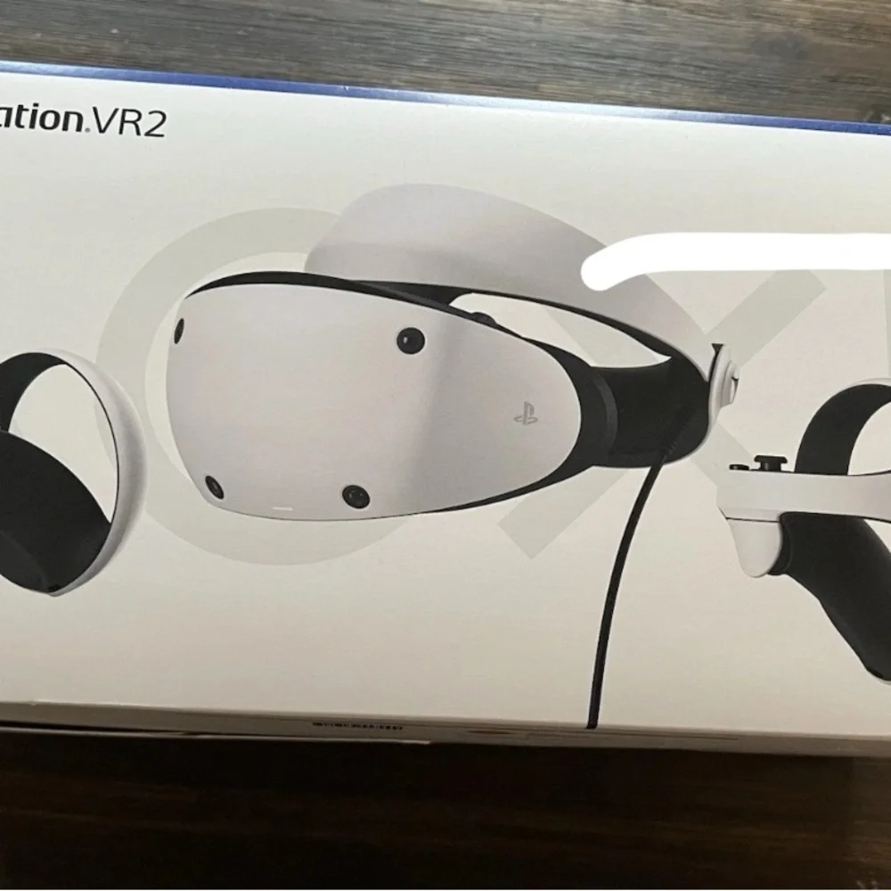 VR Headset and Controllers - White